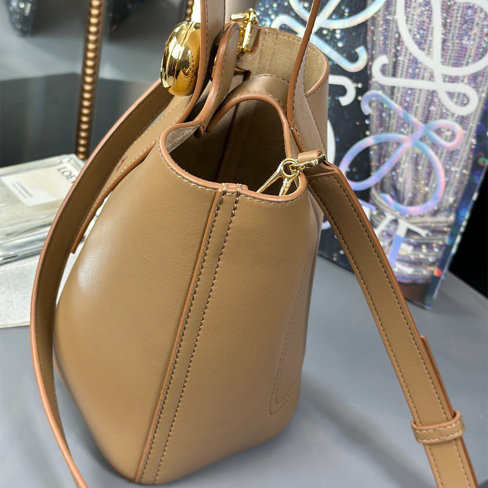 LOEWE Mini Pebble bucket in smooth calfskin(high-end grade)